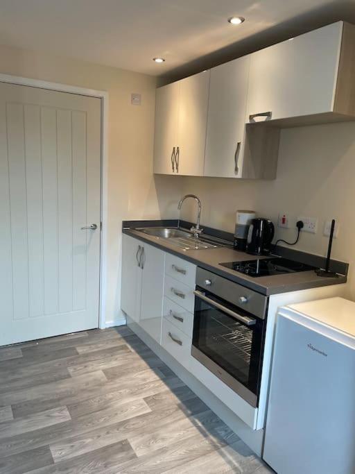 Lovely 1 Bedroom Studio Apartment - Merthyr Tydfil Exteriér fotografie