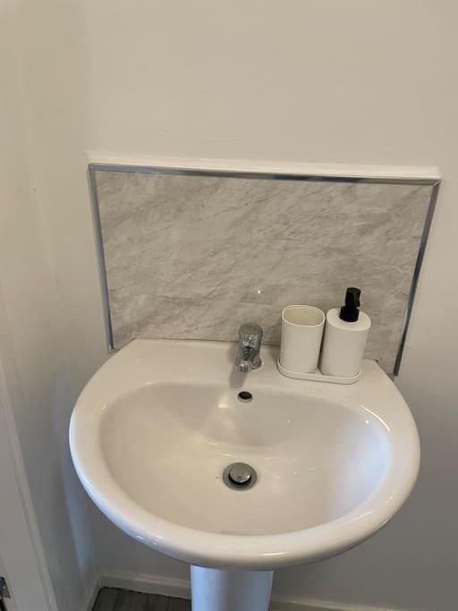Lovely 1 Bedroom Studio Apartment - Merthyr Tydfil Exteriér fotografie