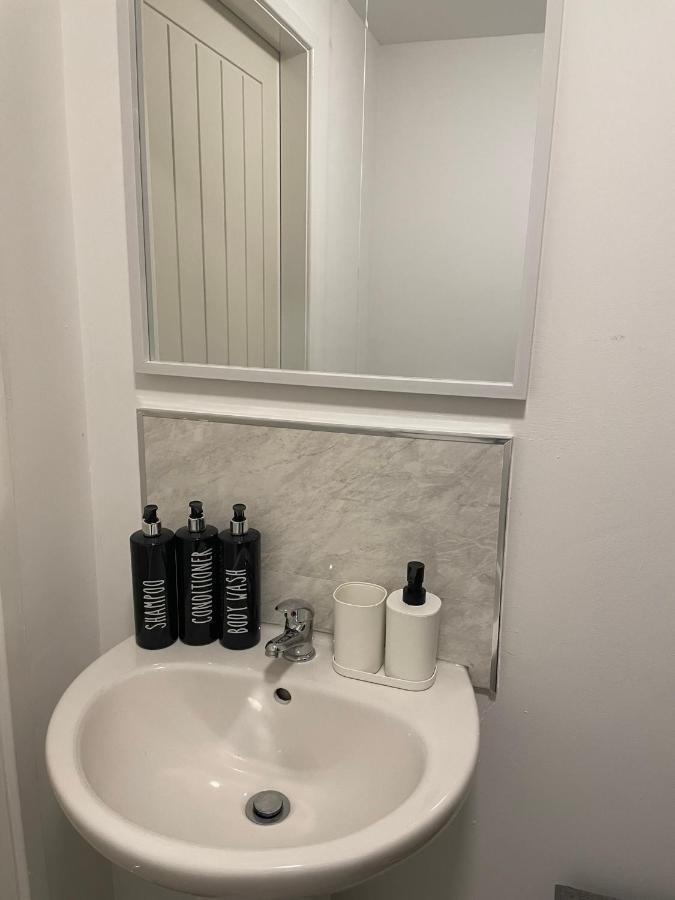 Lovely 1 Bedroom Studio Apartment - Merthyr Tydfil Exteriér fotografie